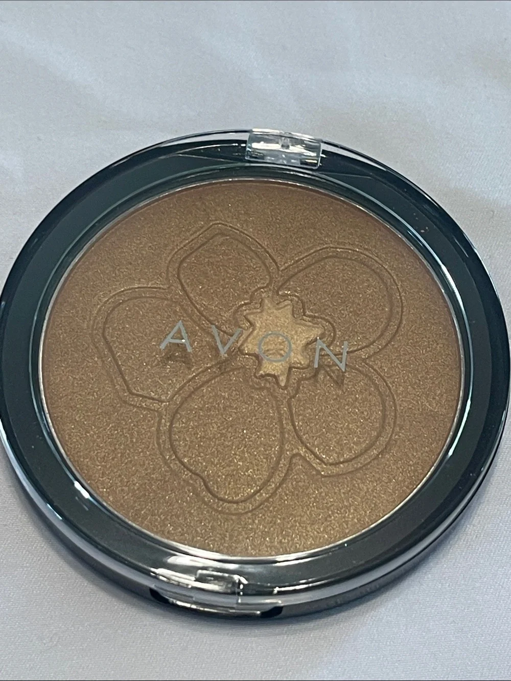 Avon Hawaiian Shores Bronzing Petals Bronzer - Warm Brown with Gold Shimmer